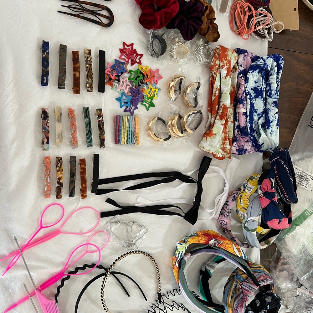 A huge bundle of Women's Hair Accessories - Picture 12 of 14